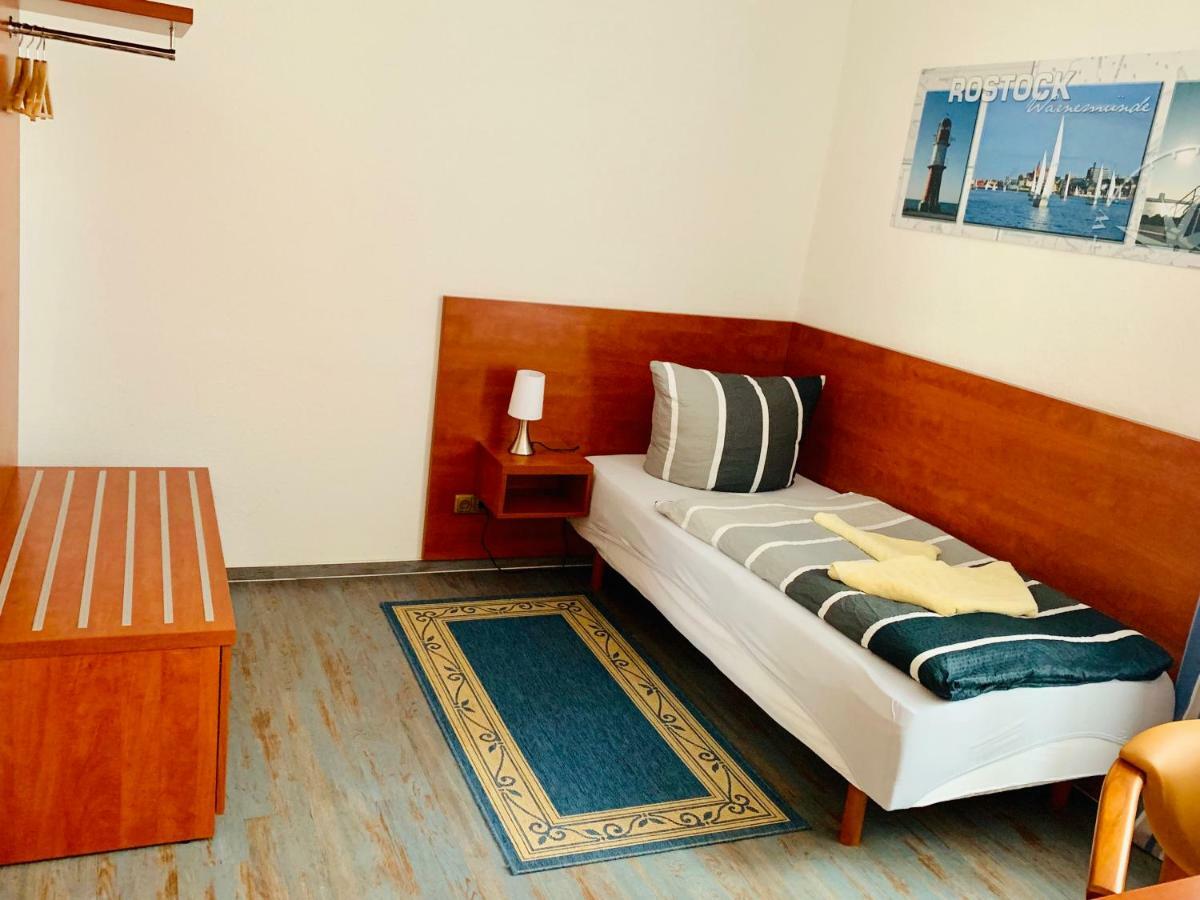 Hotel-Pension "Petridamm" Росток Экстерьер фото